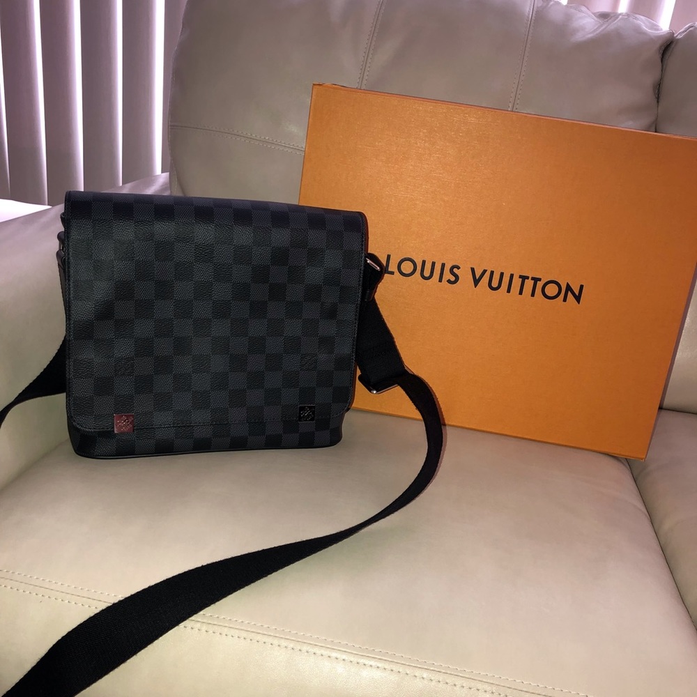 NEW Louis Vuitton - Picture 3 of 3